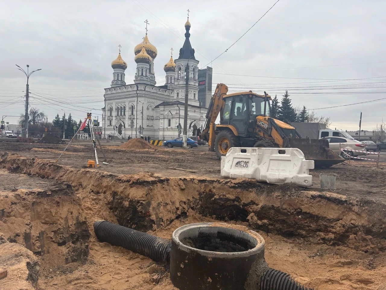 Полторы тысячи тонн асфальта: петербургская компания начала масштабный ремонт дорог в Твери