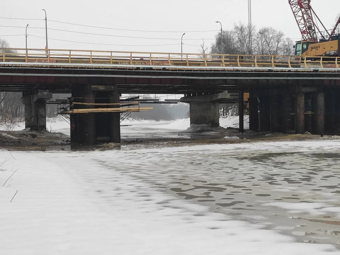 В Карелии строят новый мост и тут же разбирают старый