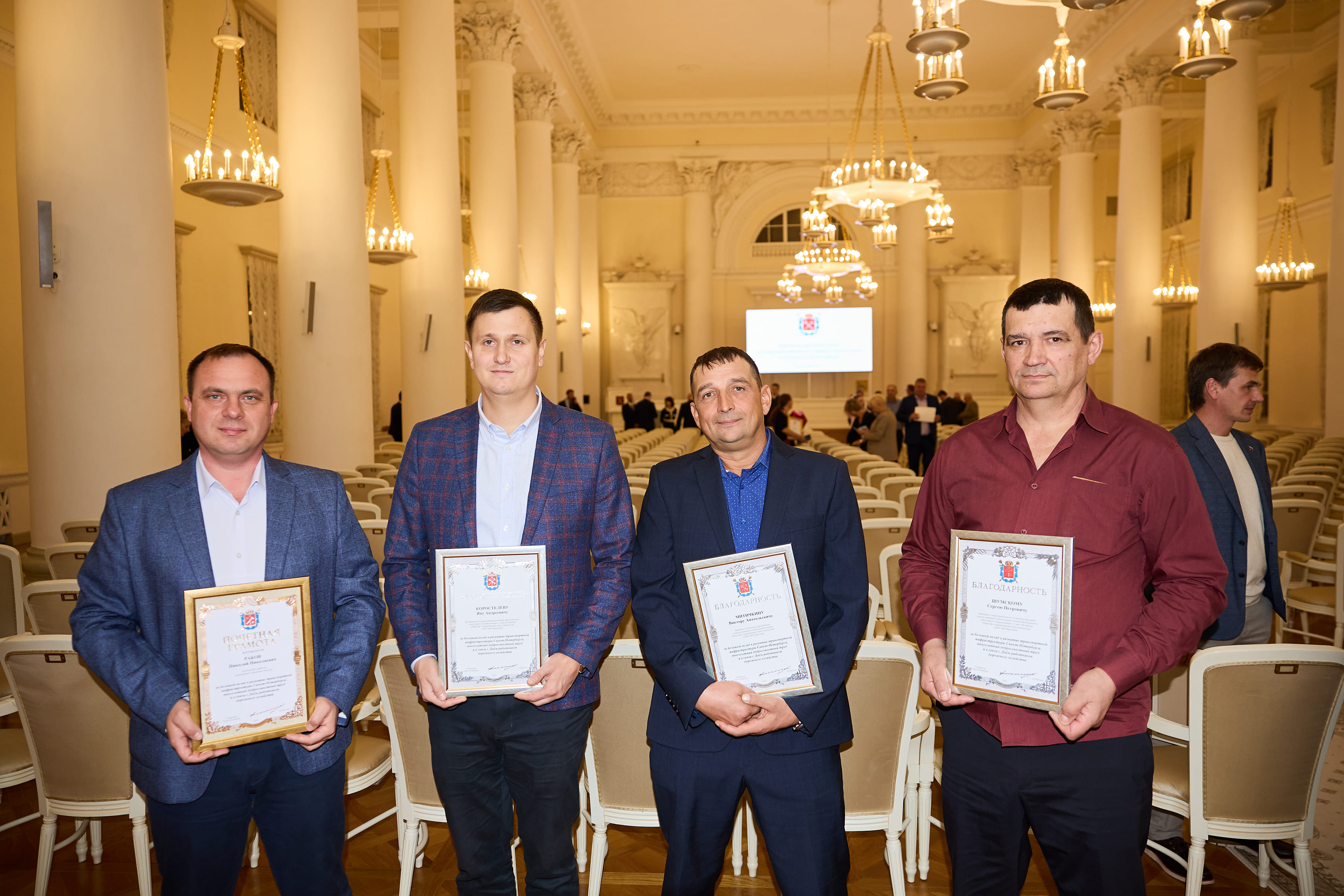 Сотрудников группы компаний «АБЗ-1» наградил Александр Беглов