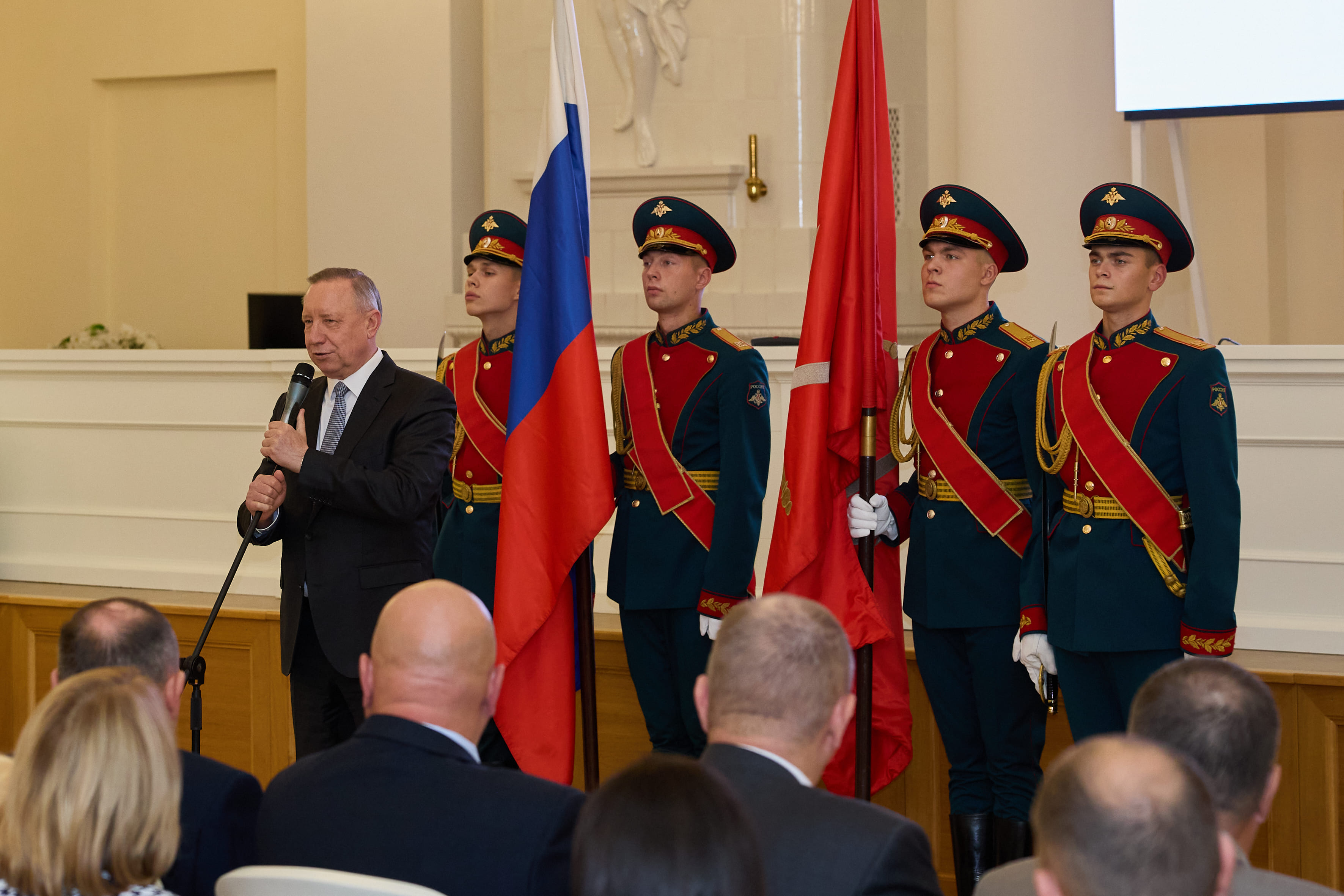 Сотрудников группы компаний «АБЗ-1» наградил Александр Беглов